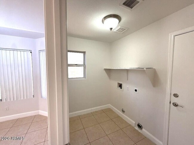 Building Photo - 913 W Horseshoe Ave