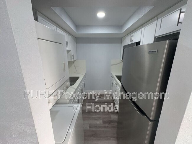 Building Photo - 1610 SE 25th St