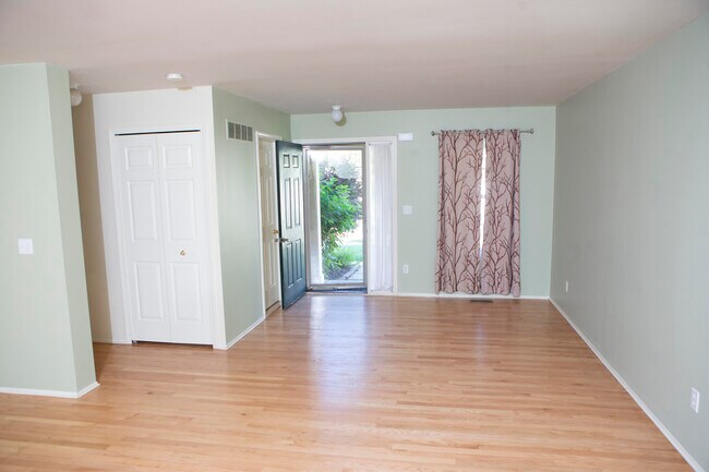 Building Photo - 38286 Brook Dr