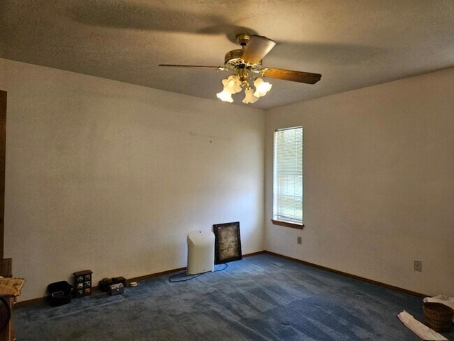 Building Photo - 102 Stubblefield Dr