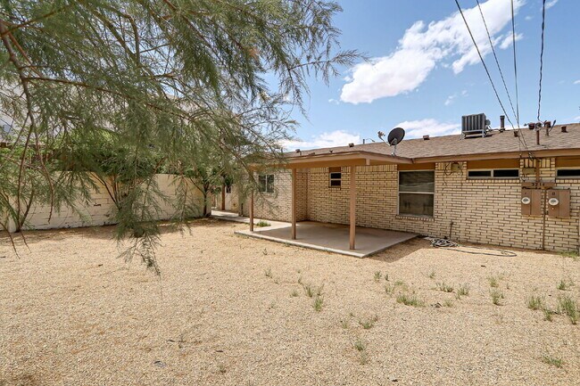 Building Photo - 3214 N Stanton St