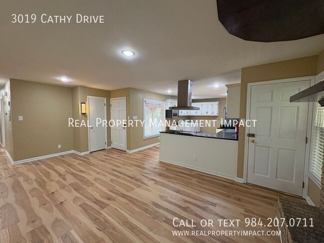 Building Photo - 3019 Cathy Dr