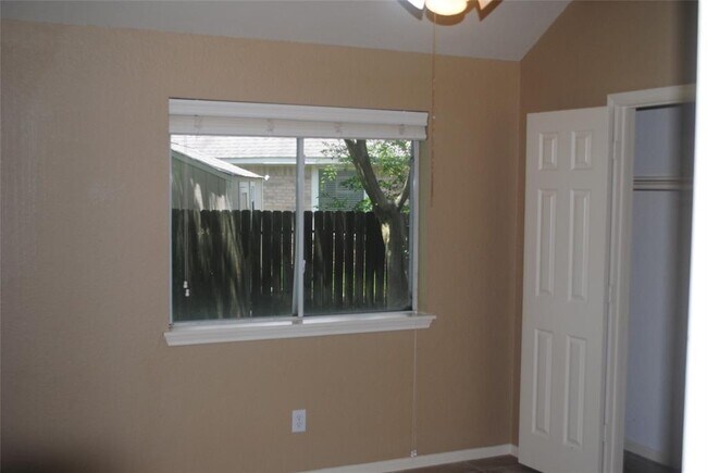 Building Photo - 4606 Russett Ln