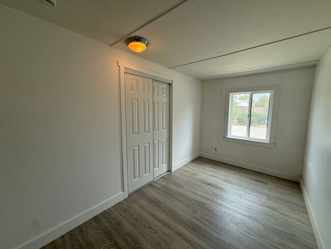 Building Photo - W20500