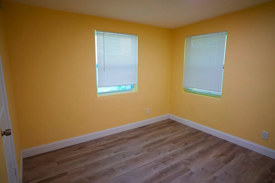 Building Photo - 1666 N Myrtle Ave