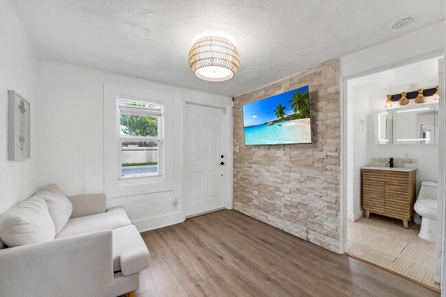 Building Photo - 308 SW 1st St