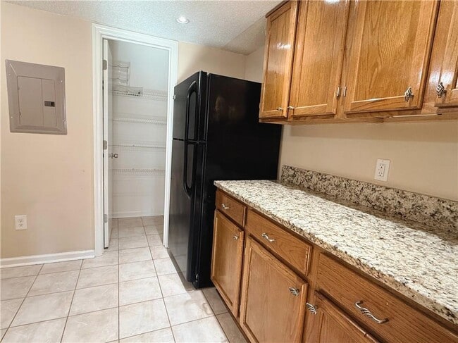 Building Photo - 7024 Somerset Cir