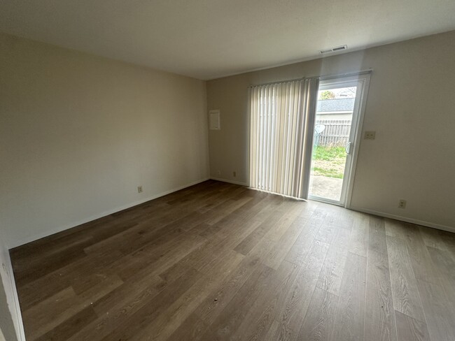 Building Photo - 2518 Leeper Dr