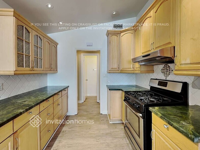 Building Photo - 18612 Arminta St