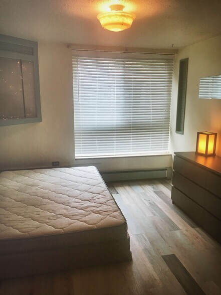 Bedroom - 1050 N Lafayette St