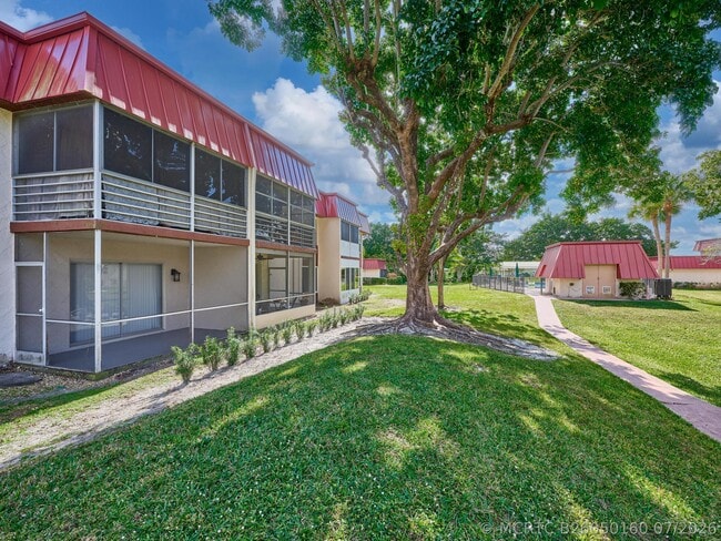 Building Photo - 12021 W Greenway Dr