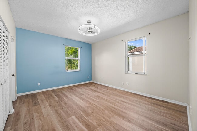Building Photo - 10565 NW 57th Ct