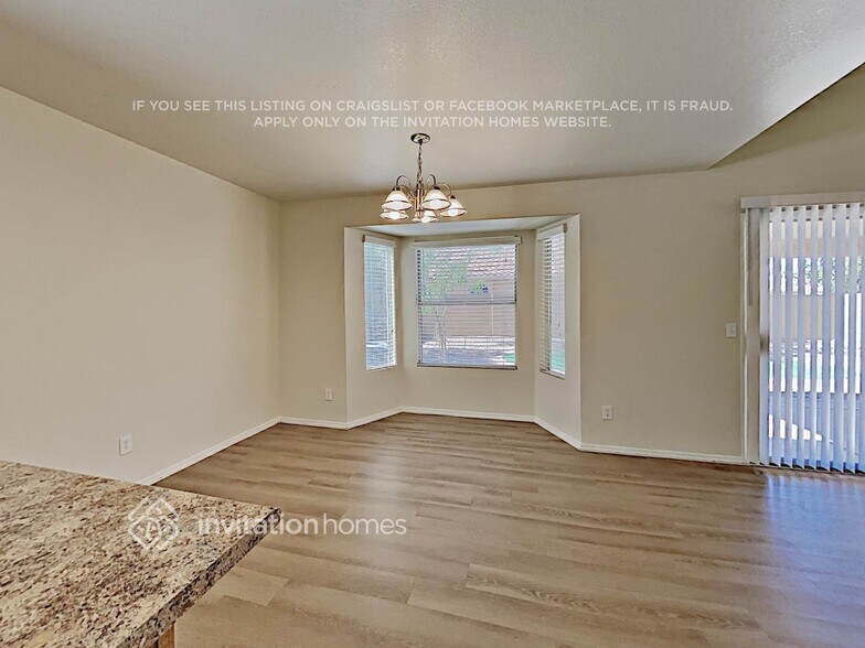 Building Photo - 8030 W Paradise Dr