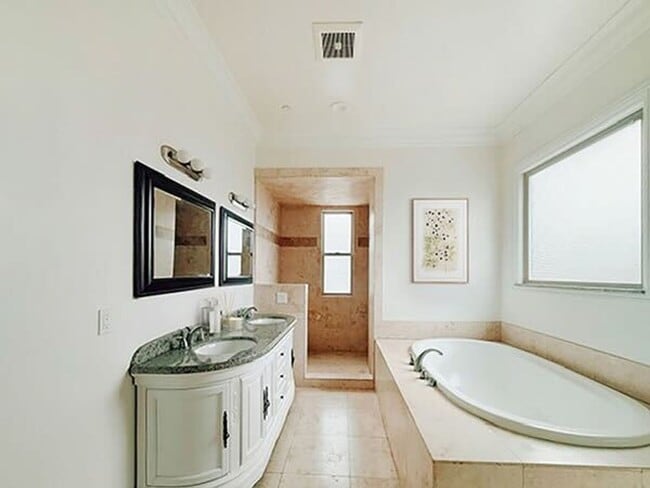 Building Photo - Spacious 6 Bed in Carlsbad with Ocean Views and Roof Top deck, 1 mile to the Beach!!