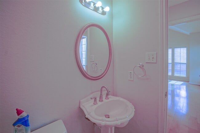 Building Photo - 5602 Whisper Ridge Dr