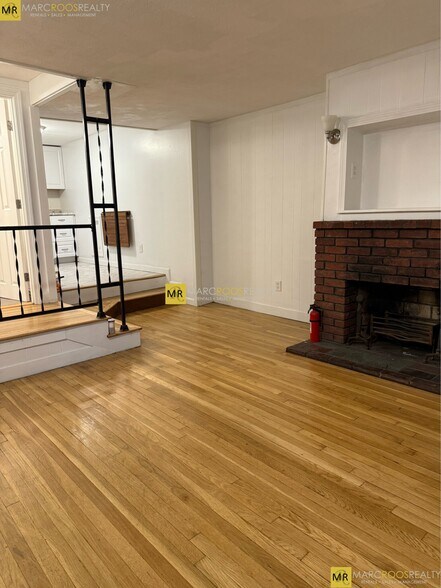 Building Photo - 479 Commonwealth Ave