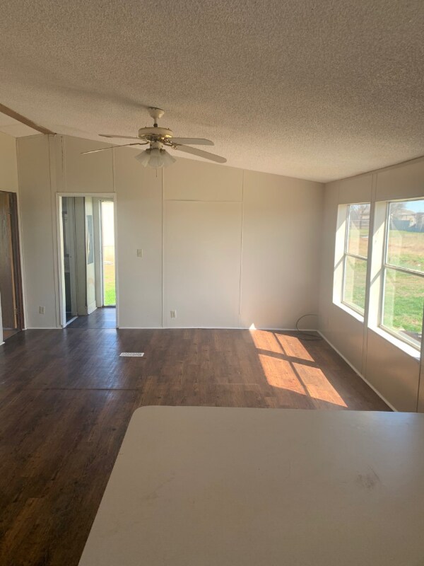 Building Photo - 107 Valley View Ct