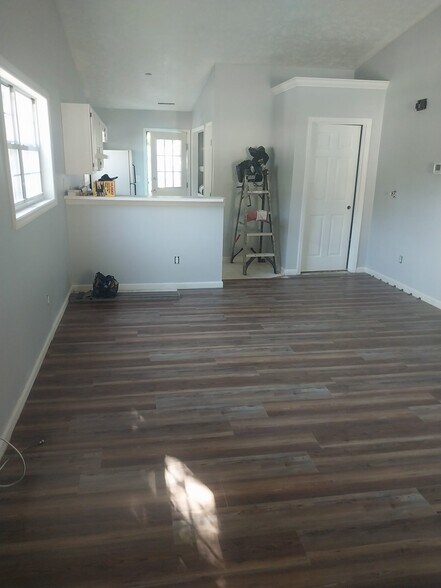 Building Photo - 630 Varsity Dr