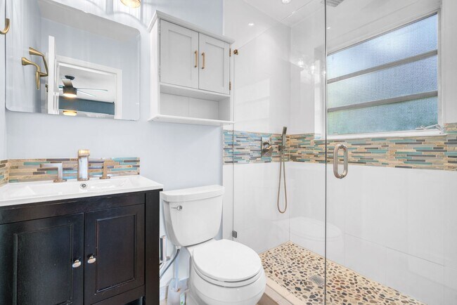 Building Photo - Beautiful home in quiet neighborhood
