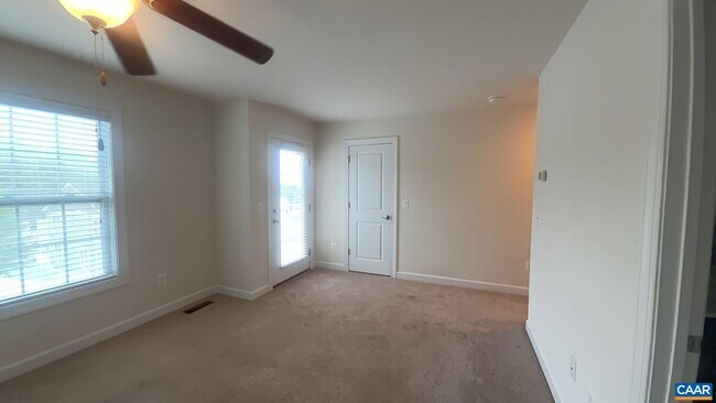 Building Photo - 2402 Winthrop Dr