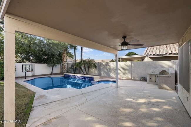 Building Photo - 1883 W Falcon Dr