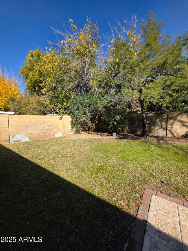 Building Photo - 10470 E Clinton St