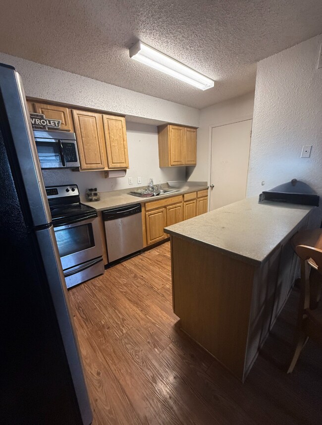 Building Photo - Langtry Apartments- 2 Bedroom 2 Bathroom