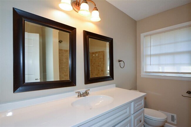 Building Photo - 1316 White Oak St SE