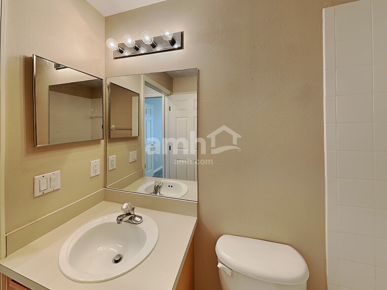 Building Photo - 7114 Colonial Lake Dr