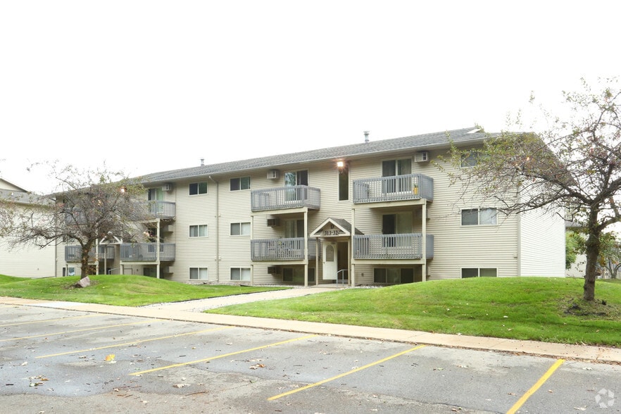 Westbay Club Apartments 300 Western Ave Lansing MI 48917 Apartment