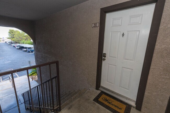 Building Photo - For Rent – 1 Bed, 1 Bath Condo Near Durang...