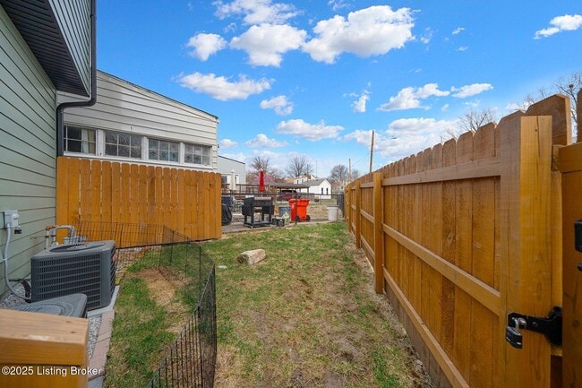 Building Photo - 1057 E Caldwell St