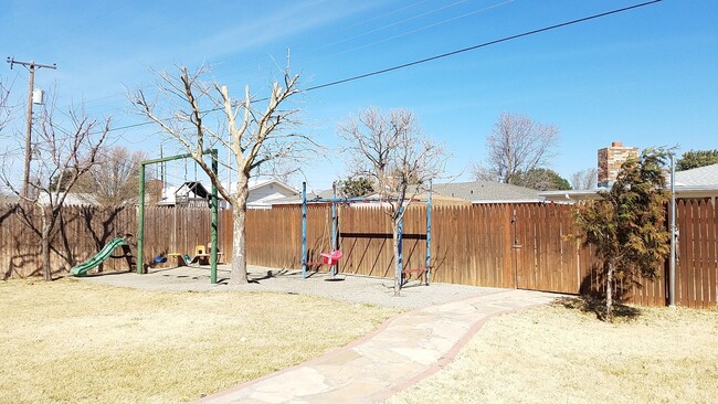 Building Photo - LARGE HOME IN ZIA SCHOOL DISTRICT