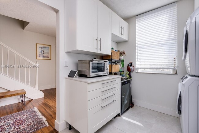 Building Photo - 1651 NE 115th St