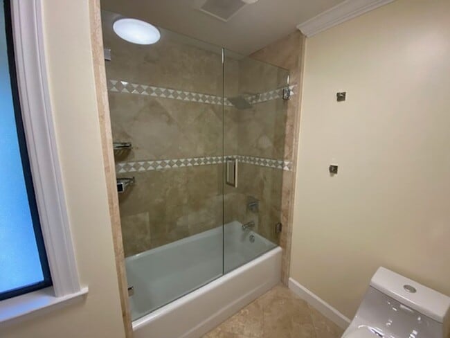 Building Photo - Bright & Stylish Monterey Condo