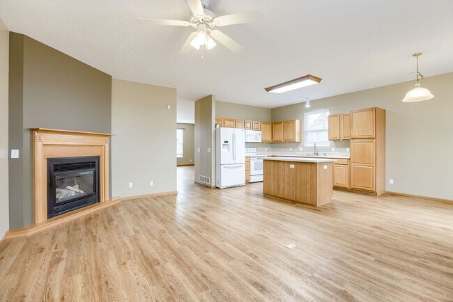 Building Photo - Spacious 4 Bedroom In Gretna!!
