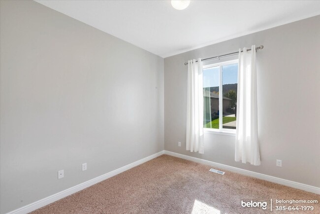 Building Photo - 3091 Sandpiper Rd