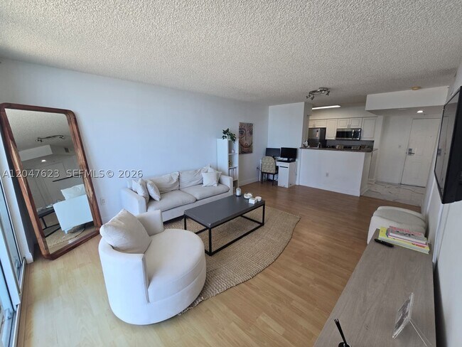 Building Photo - 1155 Brickell Bay Dr