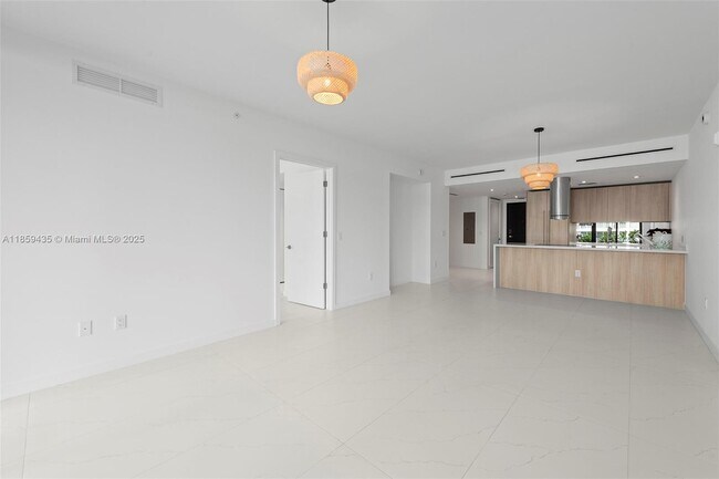 Building Photo - 9901 W Bay Harbor Dr