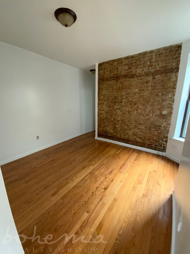 Building Photo - 277 W 150th St