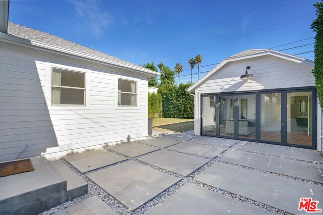 Building Photo - 564 N Arden Blvd