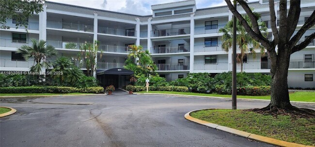 Building Photo - 16171 Blatt Blvd