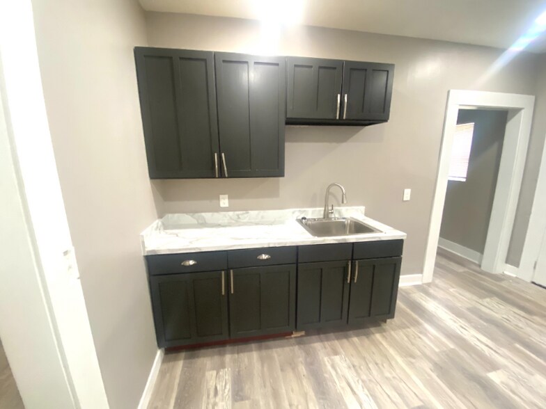 Building Photo - 441 5th Pl W