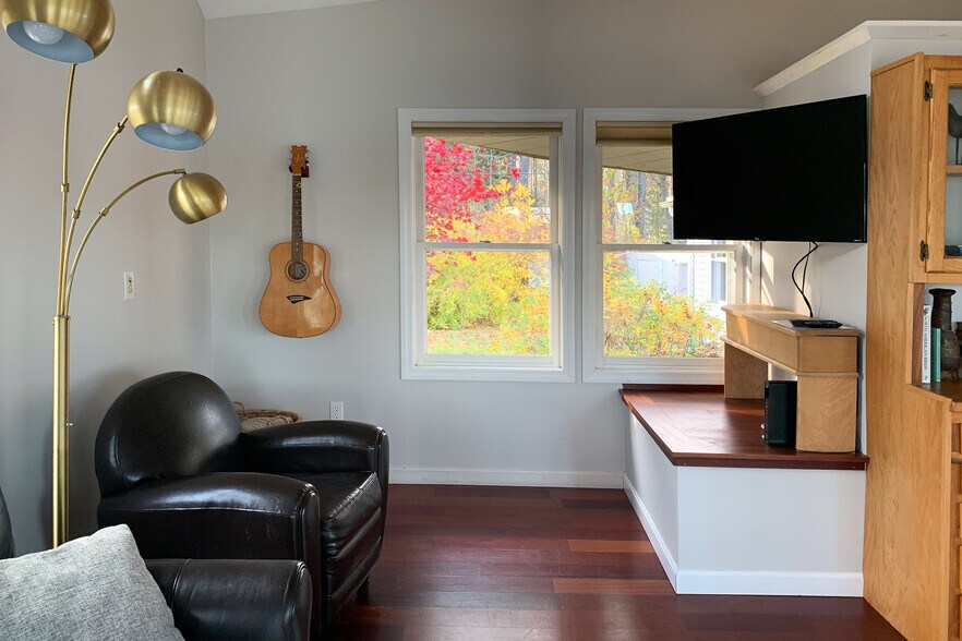 Building Photo - 18 Sandy Beach Rd