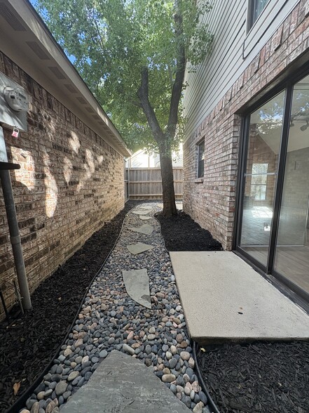 Building Photo - 17672 Kelly Blvd