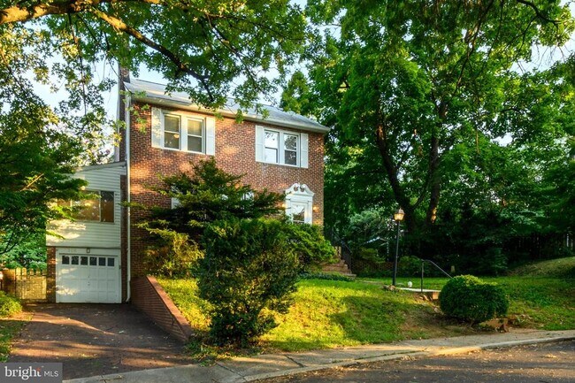 Building Photo - 306 Kingston Rd