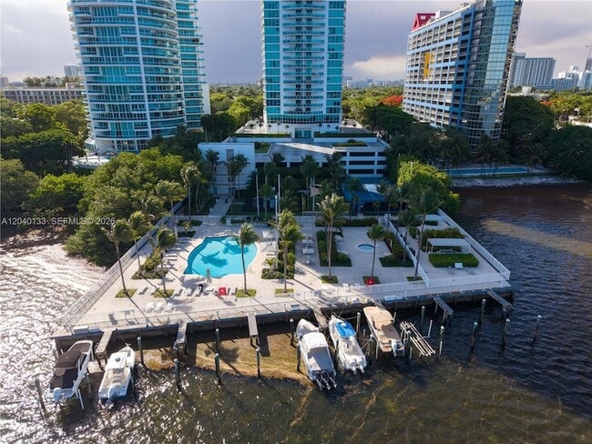 Building Photo - 2101 Brickell Ave