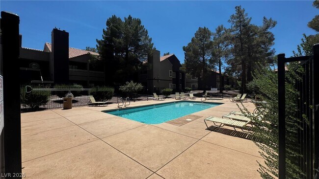 Building Photo - 5044 S Rainbow Blvd