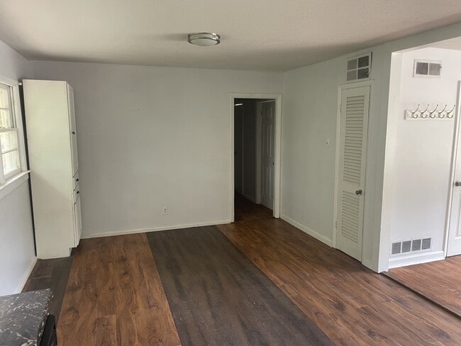 Building Photo - 683 Rothell Rd