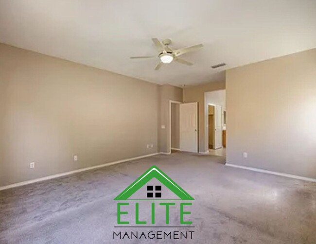 Building Photo - 3 Bed 2 Bath Live your best life in this i...